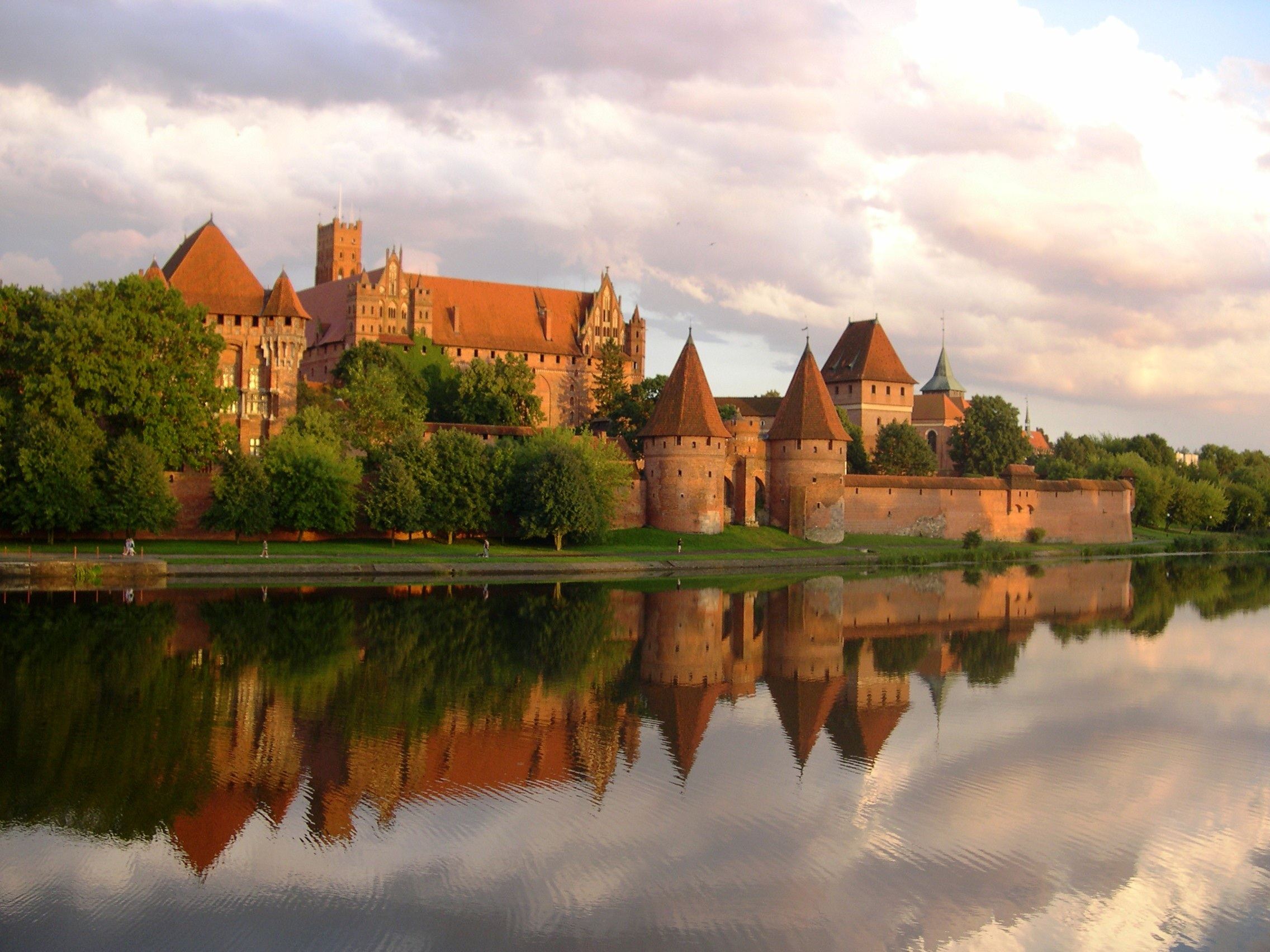 Gdańsk with Malbork, the Largest Castle in the World