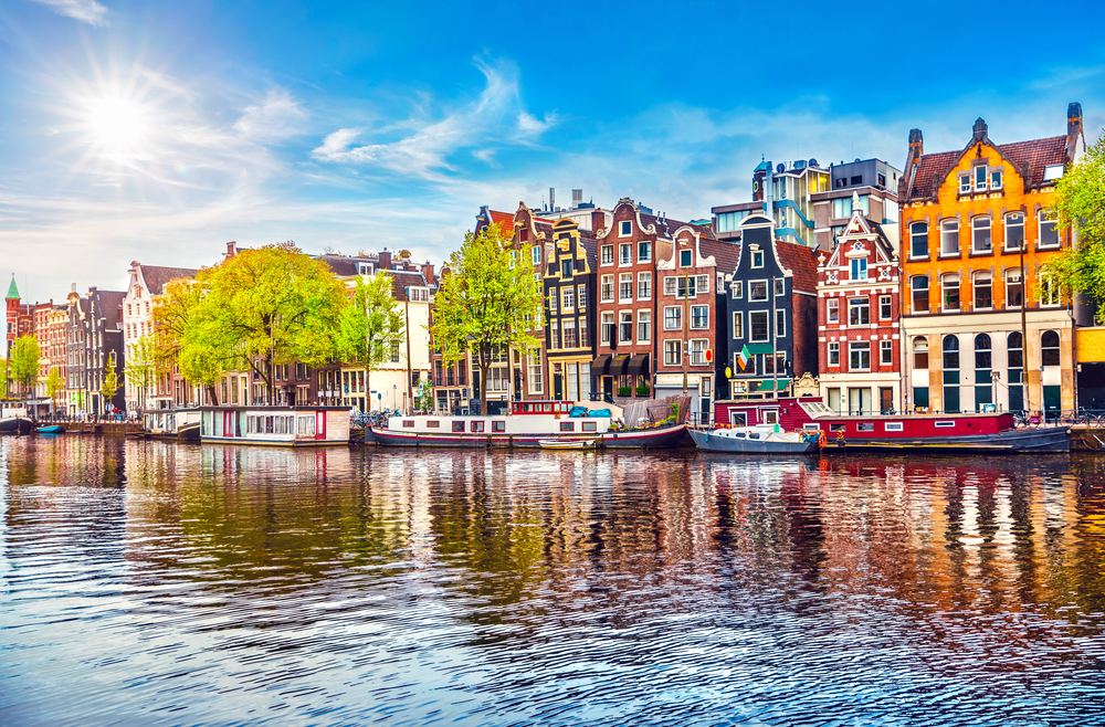 Historic Amsterdam Walking Tour with Cheese Tasting